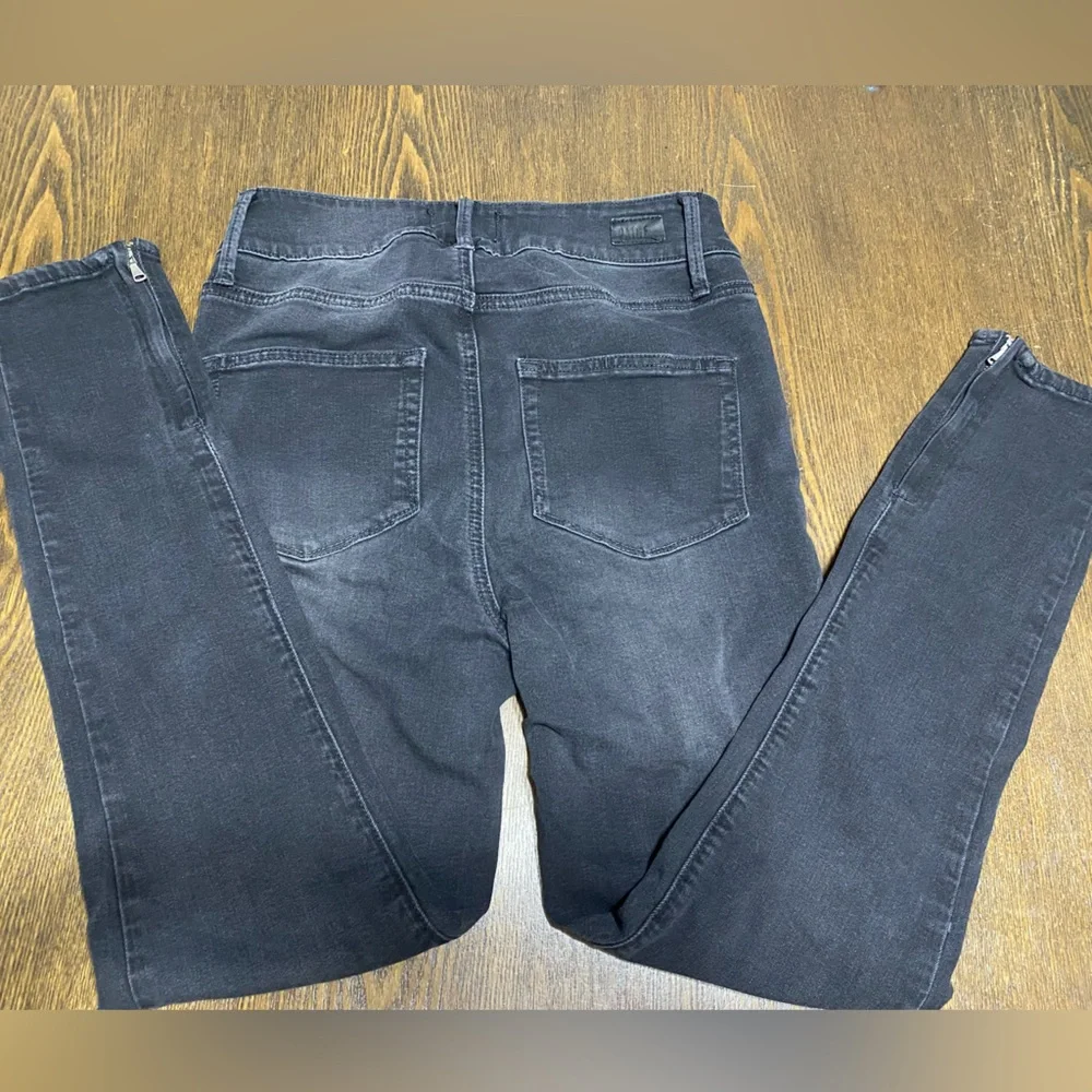 Paige Margot Ankle Zip Black Jeans Stretch and Zippered Ankle Details Size 27 - Picture 2 of 6
